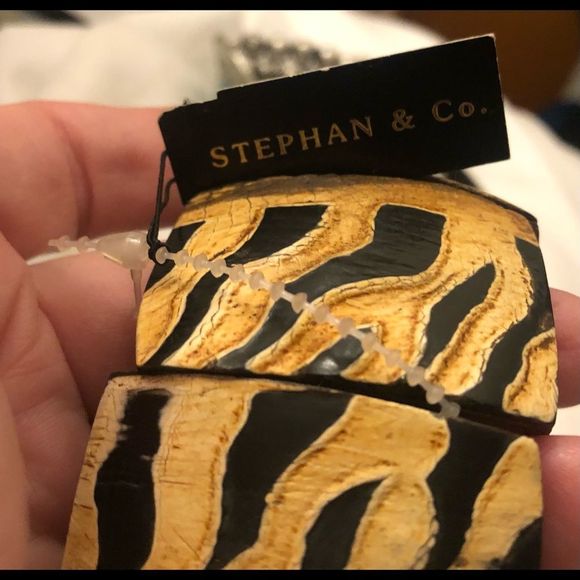 Wooden (new) animal print Sz 8 wide width bracelet - Picture 7 of 9